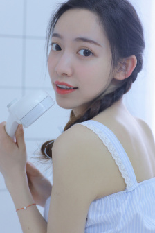 奶水旺盛的少妇